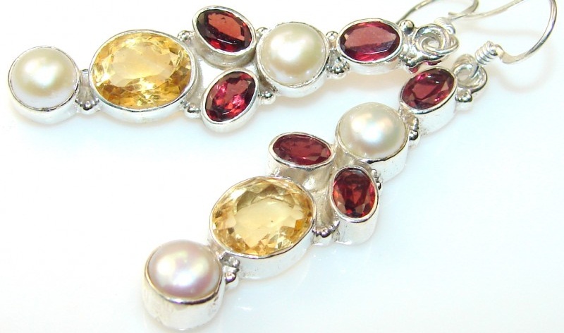 How To Not Overdo Jewelry With A Strapless Dress