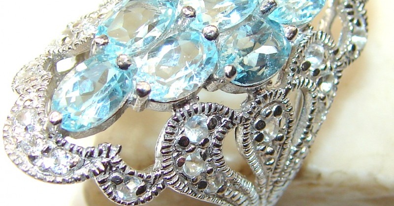 How To Choose Jewelry For Sensitive Skin