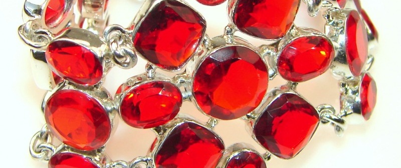 Matching Jewelry And Skin Tone: A Guide To Selecting Colors For You