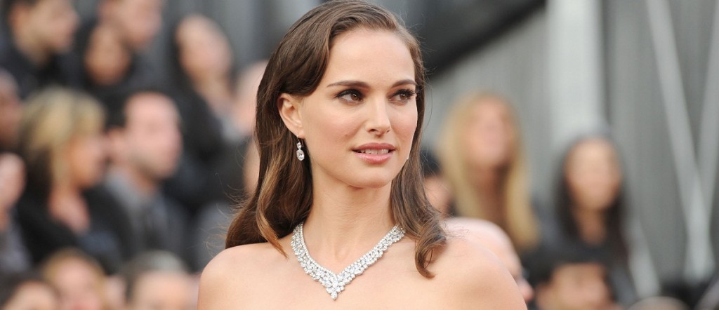 Revisiting The Oscar’s Jewelry Since 2000: Pearls, Metals, Gemstones, And Bold Trends