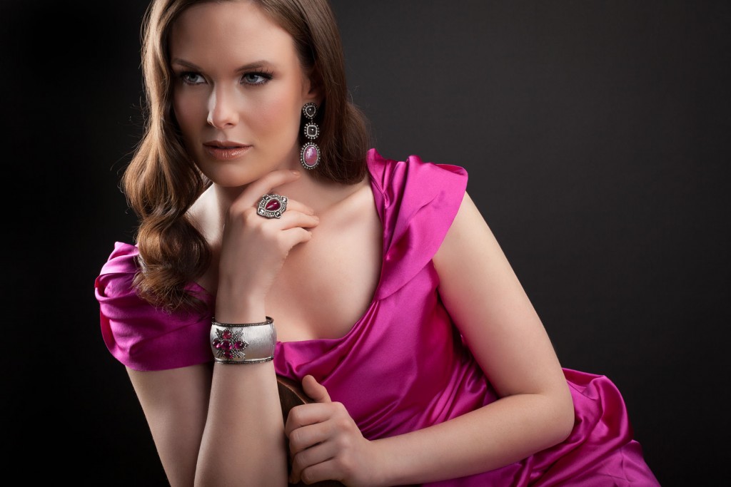 The Golden Era of British jewelry in Silverrush Style!