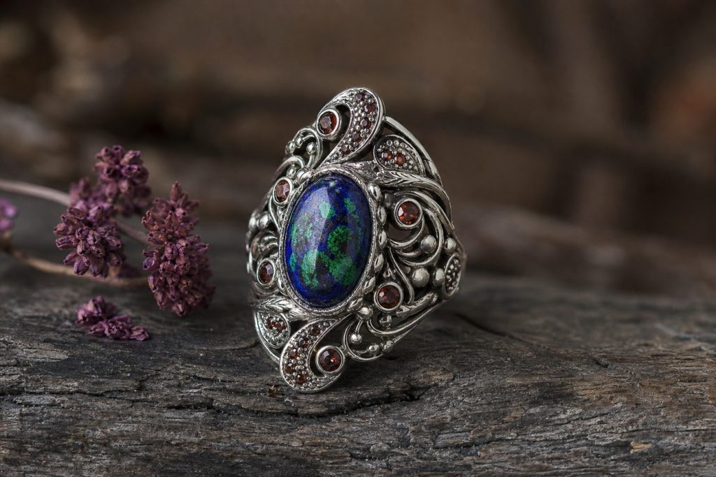 Azurite Meaning: A Deep-Blue Stone Guide
