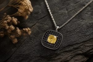 Best Women's Necklace: What to Buy in 2026